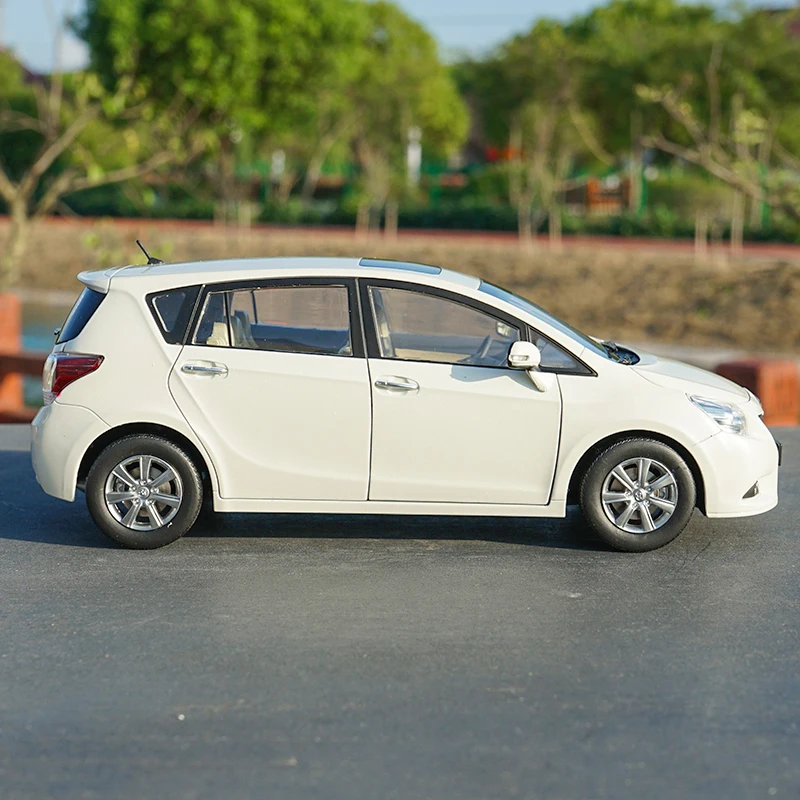 Модель литая в масштабе 1:18 для Toyota EZ Verso миниатюрная Коллекционная игрушечная