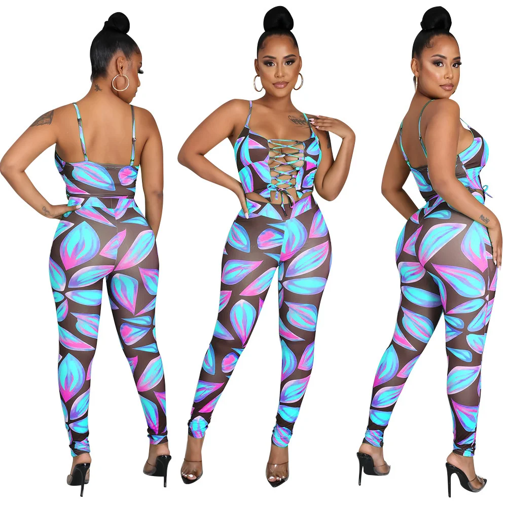 Женское короткое пальто с цифровым принтом без рукавов |