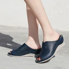 Новинка 2021 года; Женские шлепанцы на танкетке; Сланцы из искусственной кожи; Sandalia Feminina; Нескользящая женская обувь с открытым носком