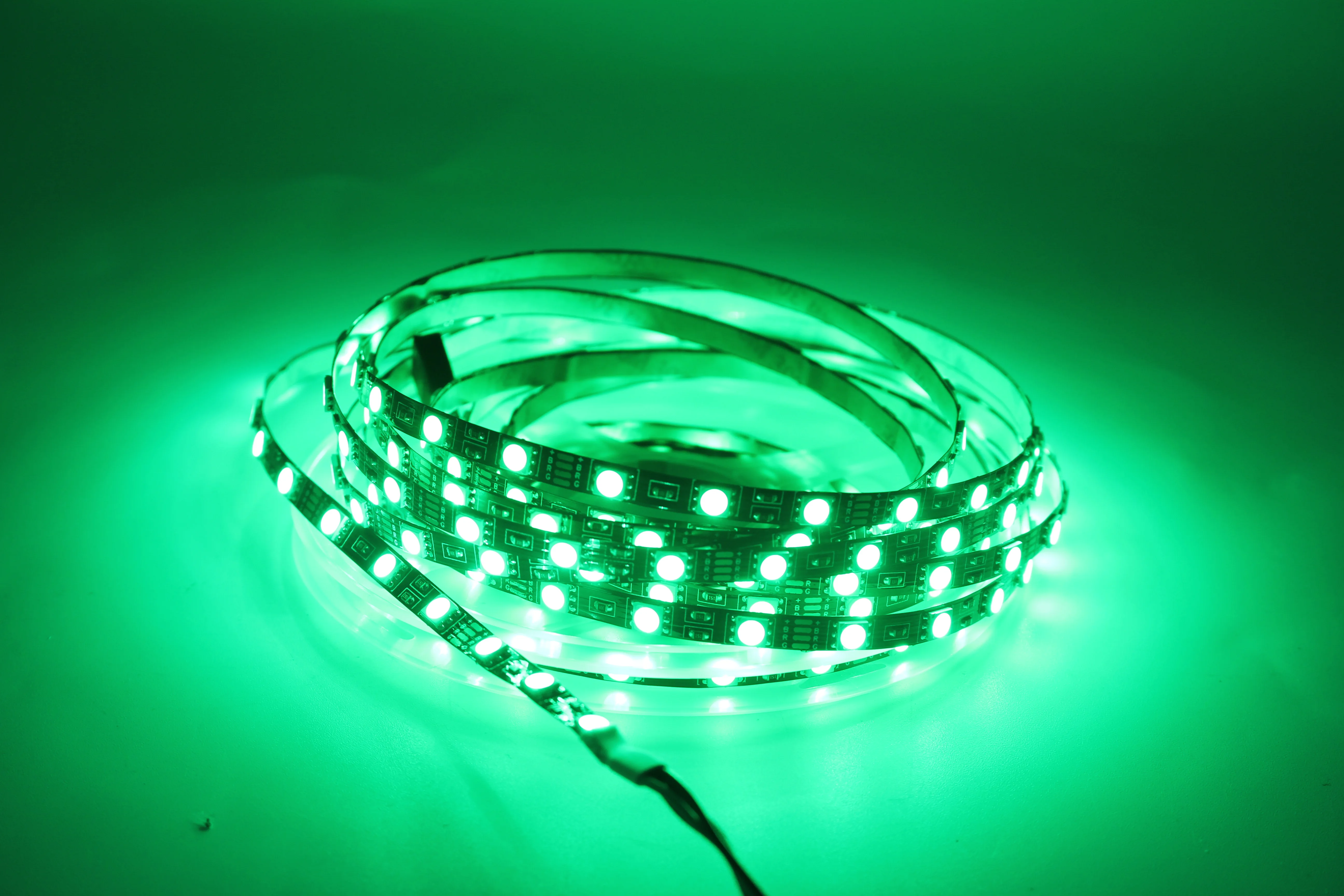 5050 цветных (Rgb) светодиодных лент: 6 мм печатной платы: 60 светодиодов/M RGB светильник