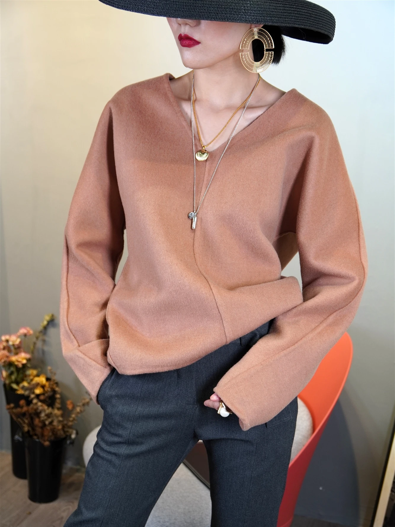 Женский свитер в скандинавском стиле с V-образным вырезом шерстяное и