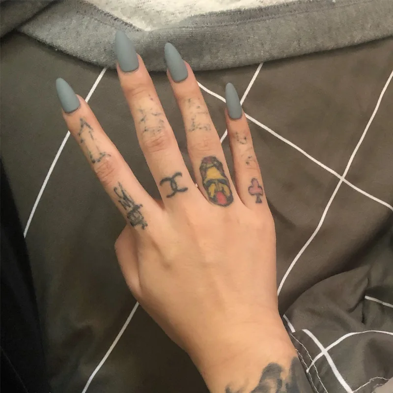 

24PCS Dark Punk False Nails with Glue Gradient Long Detachable Fire Stick on Nails Skull Flame Art DIY Fashion Manicure Tool