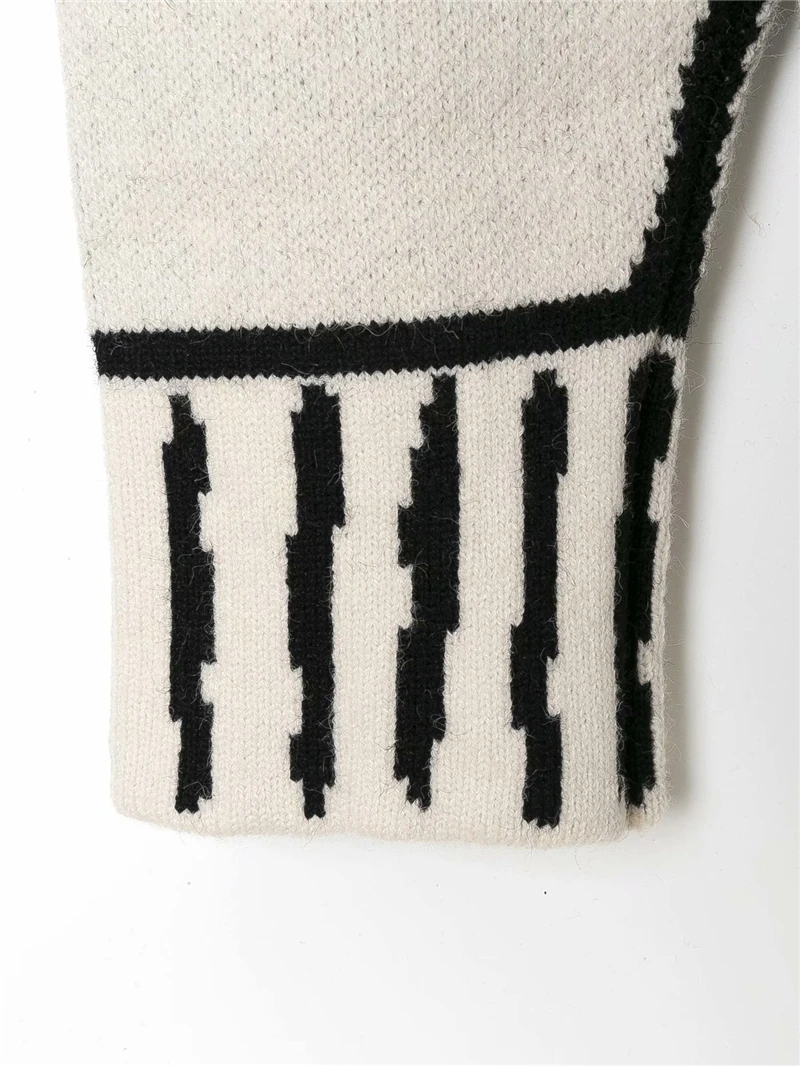 

Streetwear Women Striped Sweater Coats 2020 Fashion Ladies V-Neck Knitted Tops Causal Female Chic Pocket Loose Cardigan