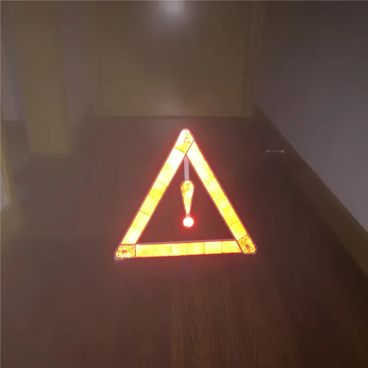 Аварийный красный светоотражающий треугольный предупреждающий знак ПВХ