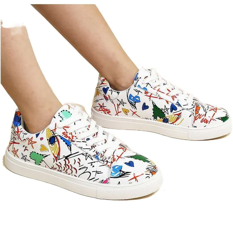 

Женские классические кроссовки, оригинальные модные кожаные кроссовки с принтом, дышащая повседневная обувь, модные кроссовки с граффити, ...