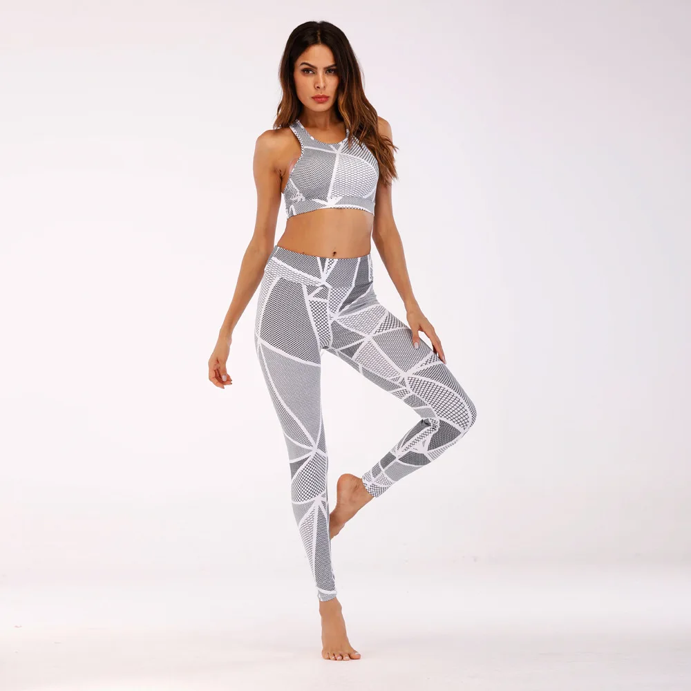 Модный трикотажный спортивный костюм летний женский комплект из двух предметов