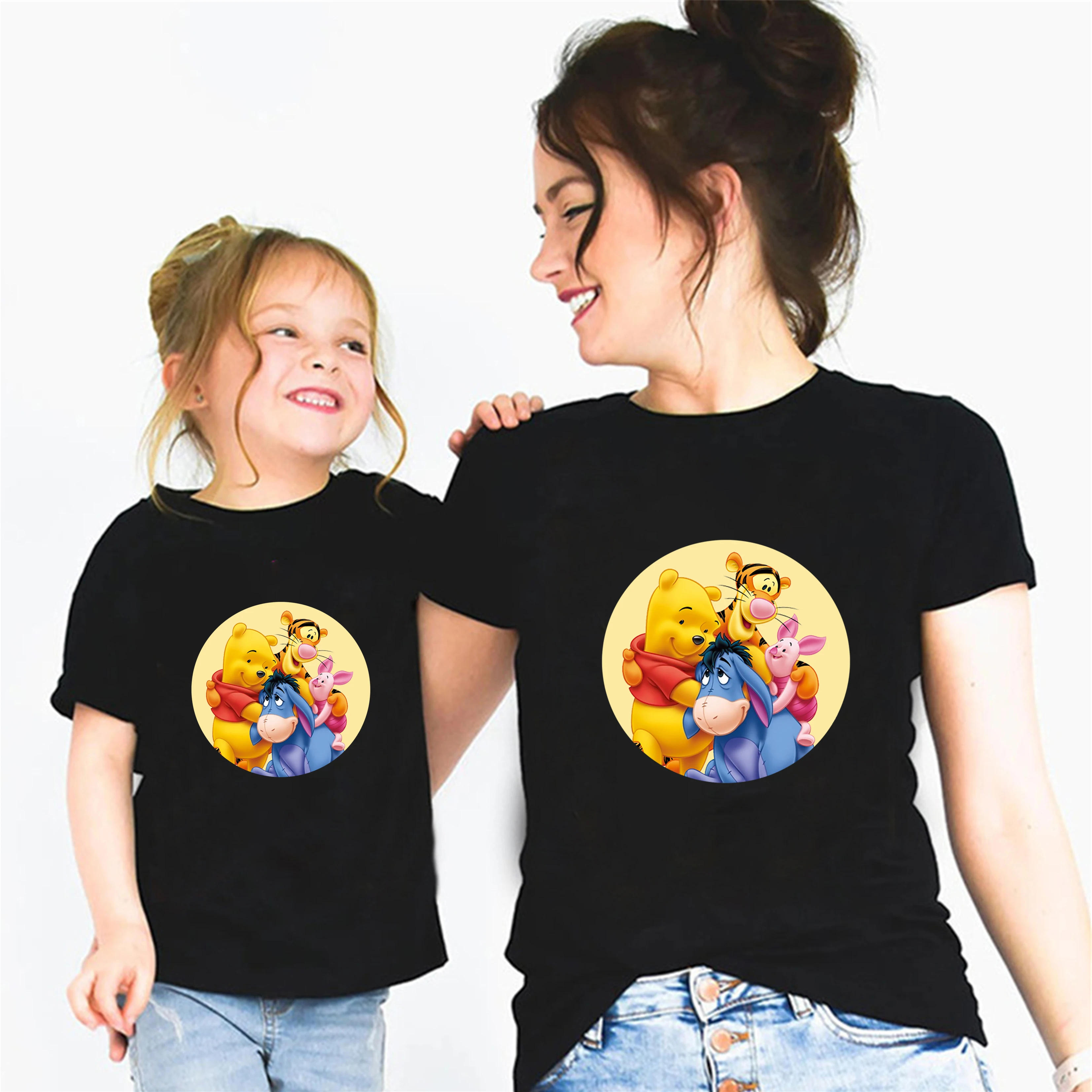 

Футболка женская летняя с коротким рукавом и принтом «Винни»