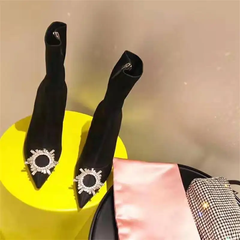 Scarpe donna/зимние женские ботильоны с острым носком; Цвет Черный; короткие женские туфли на высоком каблуке с цветочным узором и кристаллами; женская обувь; botas mujer
