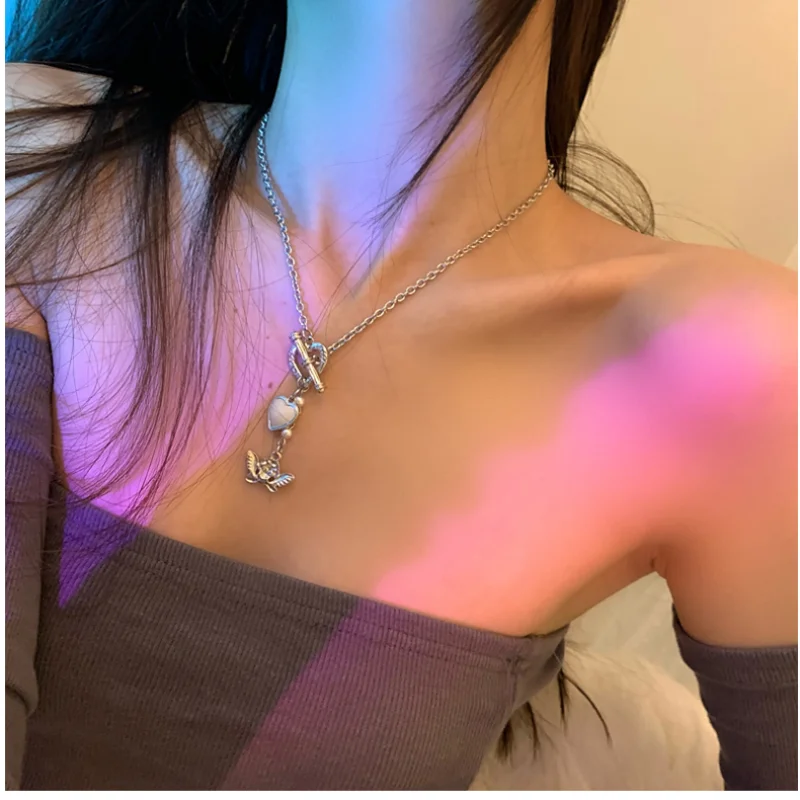 

Modern Jewelry Heart Butterfly Pendant Necklace 2021 New Design Hot Selling Silvery Plating Women Necklace For Girl Lady Gifts