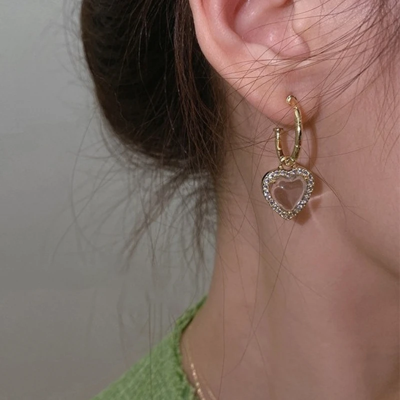 

U-Magical Temperament Love Heart Cubic Zircon Hoop Earring for Women Fashion Resin Black White Earring Jewellery Accessories