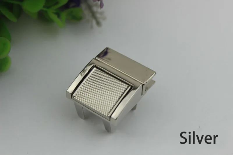 Silver Meetee 2 шт. 26X30 мм/35X40 мм металлическая застежка замок защелки пряжки для сумок DIY Сумочка Кошелек аппаратный замок пряжки аксессуары BD377 - Цвет: Silver