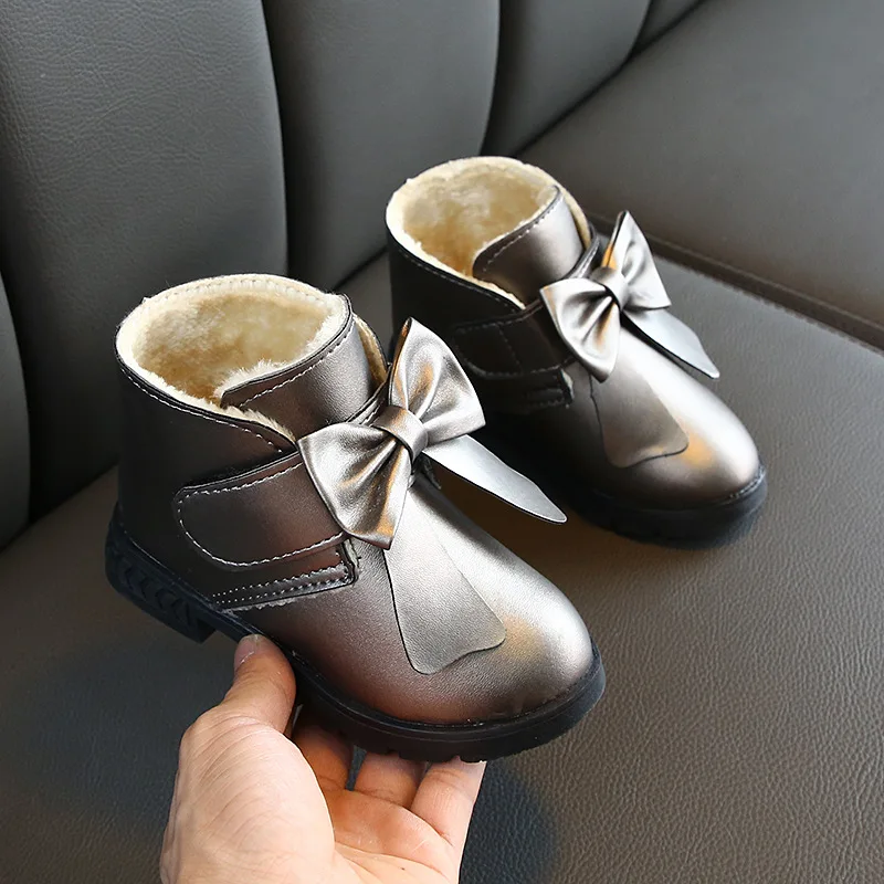 2020 модные короткие сапоги для девочек кожаные детские зимние с бантом удобная