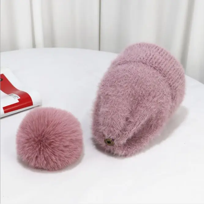 Женская зимняя шапка с искусственным мехом помпон из меха черно бурой лисы