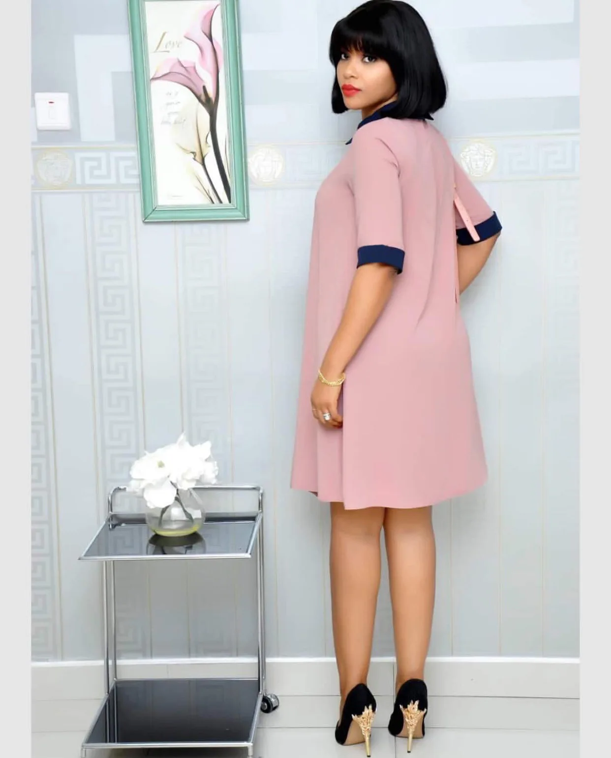 Платье рубашка с бусинами и галстуком бабочкой Одежда в африканском стиле