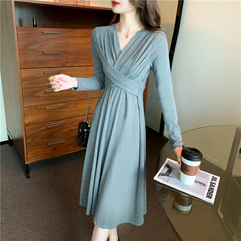 

Женское трикотажное платье с V-образным вырезом, длинным рукавом