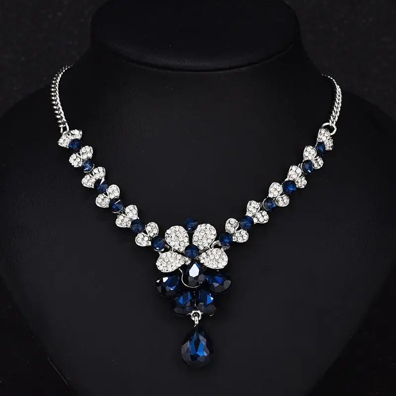 

Clavicle Necklace Exaggerated Flowers Style Diamonds Crystal Glass Pendant Color-preserving Vacuum Plating Necklace Jewellery