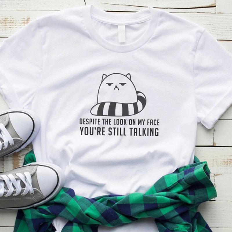 Несмотря на внешний вид моем лице футболка с надписью You're Still Talking забавная
