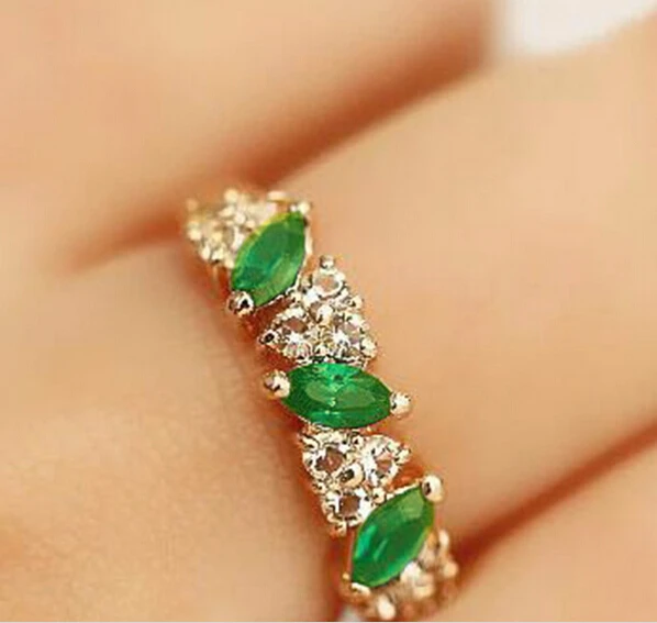 

Sweet Retro Feel Imitation Emerald Ring Female