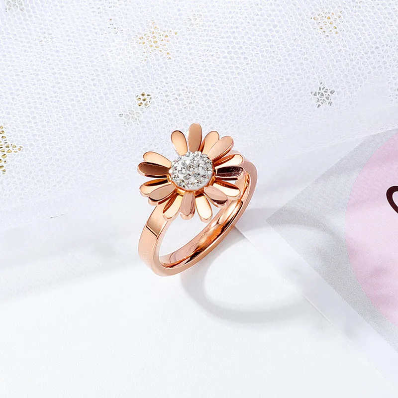 

Sun Flower Petals Stainless Steel Ring With Crystal Rhinestone Cute Rose Gold Small Daisy Flower Couple Rings Jewelry For Women
