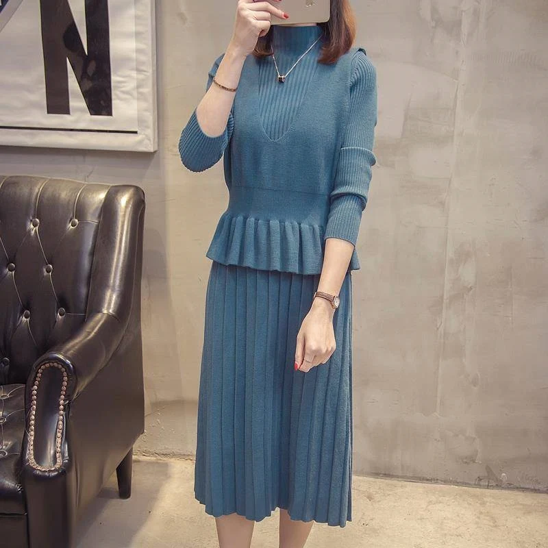 Женское трикотажное платье-свитер с длинным рукавом и высоким воротником |