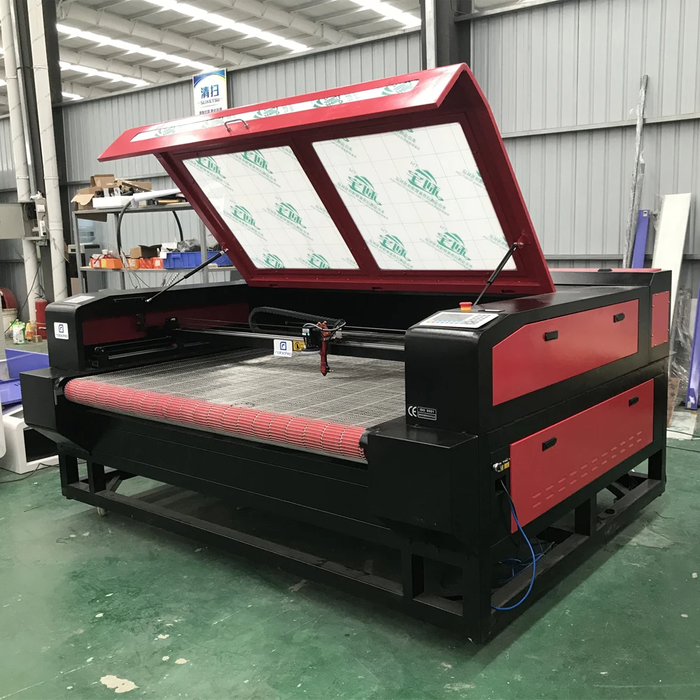 

Auto Feeding CCD Camera Scanning Function Optional Laser Cutting Machine For Clothes Fabric Laser Cutter With Feeder Table