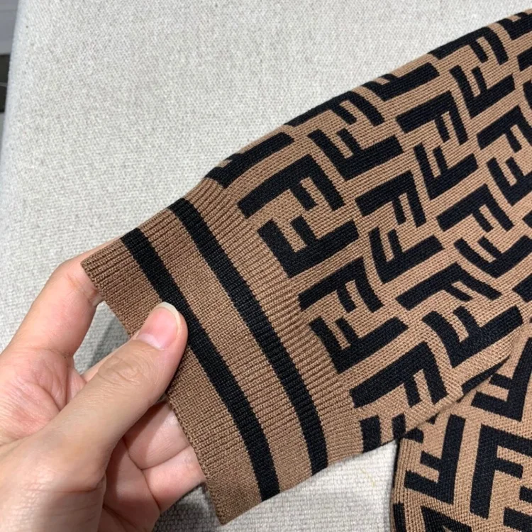 

Double F-letter short-sleeved T-shirt lady large-size sweater Spring/Summer loose-fitting bottomed top wool knitted sweater