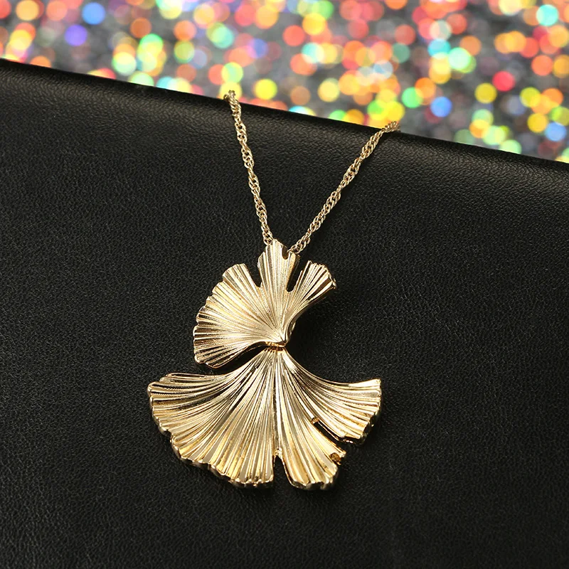 

Fashion Brand Retro Beach Style Ginkgo Leaf Pendant Alloy Necklace Metal Monochrome Necklace Necklace New 2021 Gift for Women