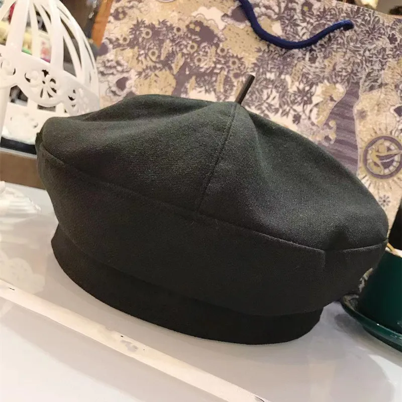 

sasa Fashion goes with Vintage British berets