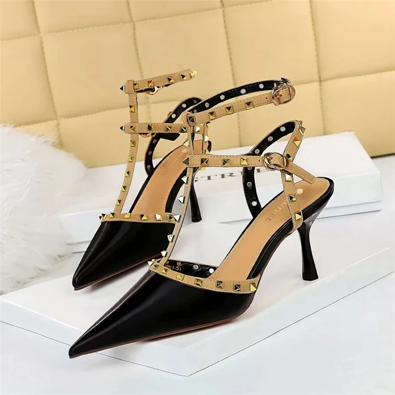 

Women's Shoes