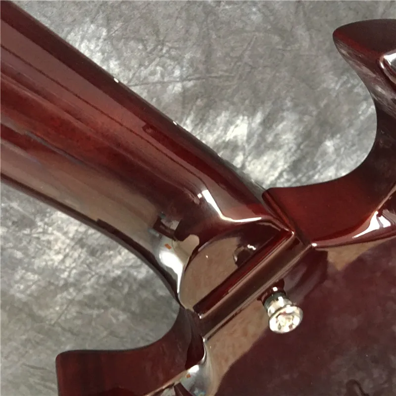 

High-quality burgundy electric guitar, P-90 pickup, chrome-plated hardware, black Pickguard, top quality.