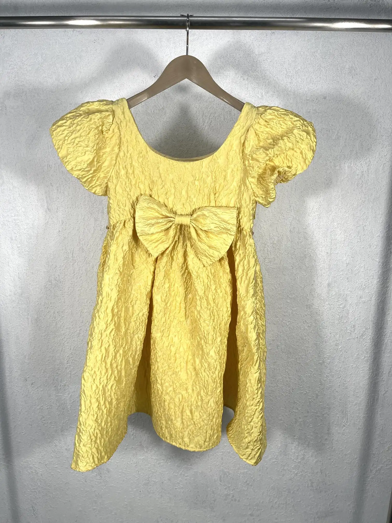 

2021, женская обувь новые модные с коротким рукавом Круглый воротник Пильная цепь платье с бантом 0329