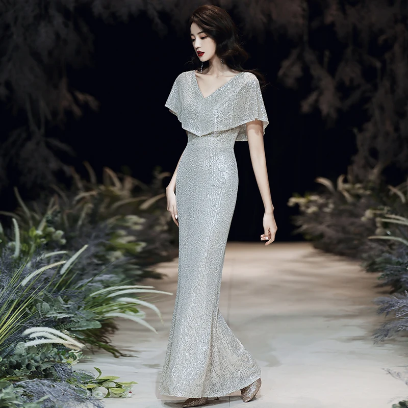 Платье-макси с V-образным вырезом и юбкой годе | Тематическая одежда униформа