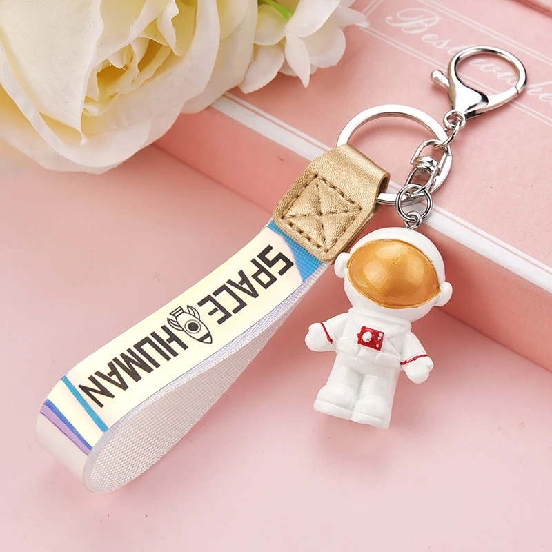 

Fashion Space Robot Spaceman Keychain Personalized Creative Car Keyring Holder Pendant Gift for Women Bag Jewelry EH085