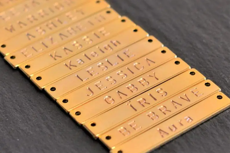 Ожерелье женское с именной табличкой ювелирное изделие персонализированным