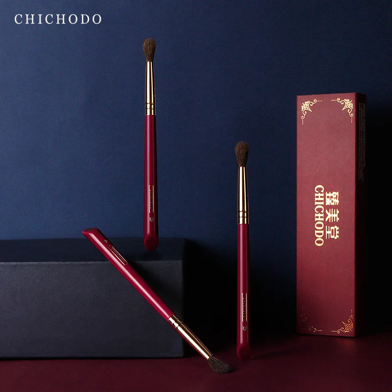 Кисть для макияжа CHICHODO роскошная серия красных роз высококачественная кисть