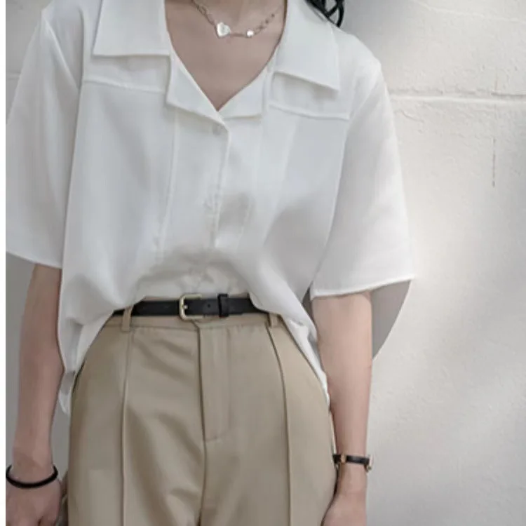 

White small v-neck short-sleeved shirt women's new design niche French gentle blouse