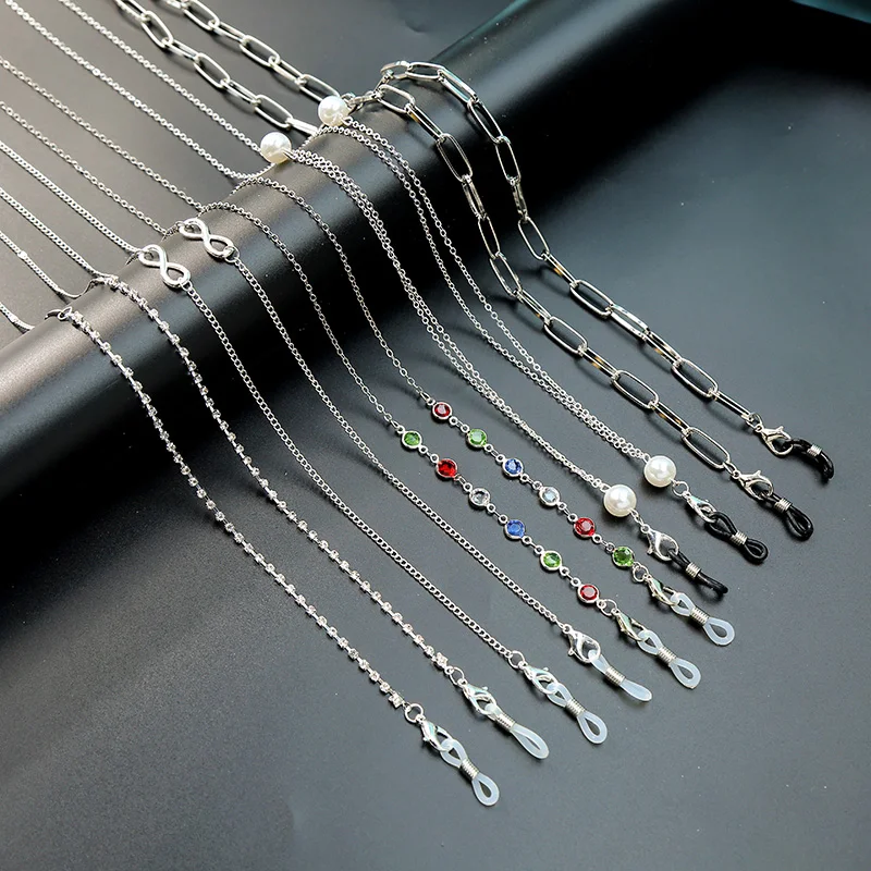 Женская цепочка для солнцезащитных очков MOPAI серебристая с нежными кристаллами |