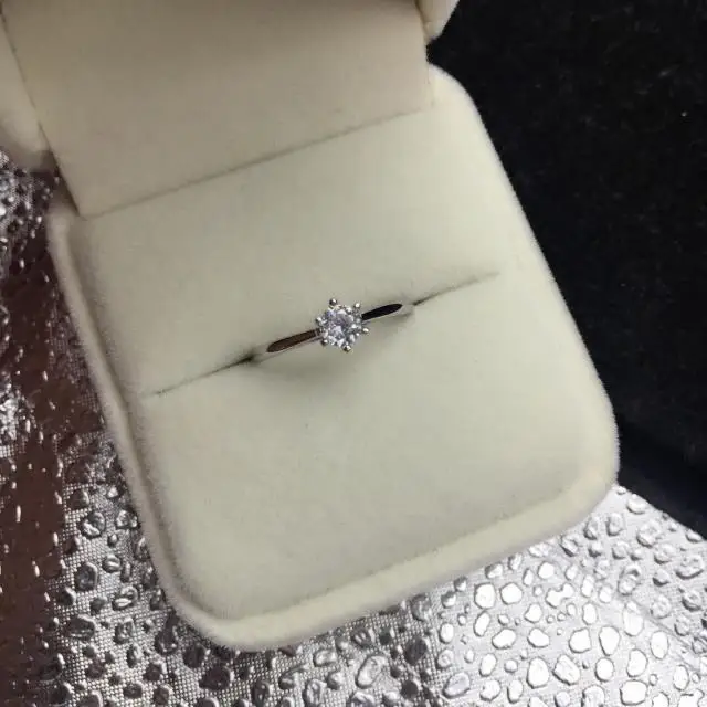 

30-Point Six-Claw Simulation Diamond Ring Female Diamond Ring Proposal Ring Sterling Silver Platinum Plated Wedding Gift Couple