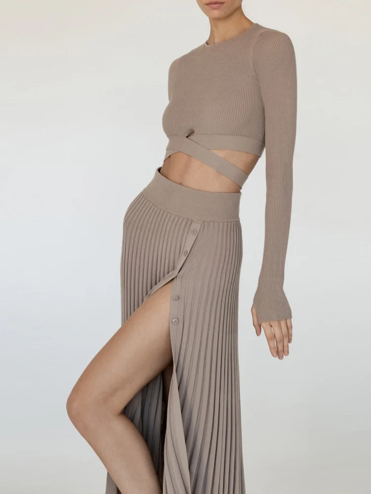 Женский трикотажный костюм-двойка комплект из двух предметов: укороченный топ с