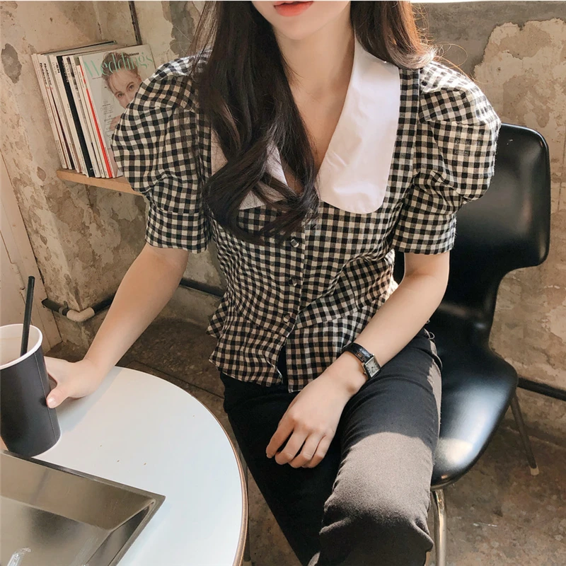Винтажная клетчатая блузка женская модная контрастная белая с воротником черная