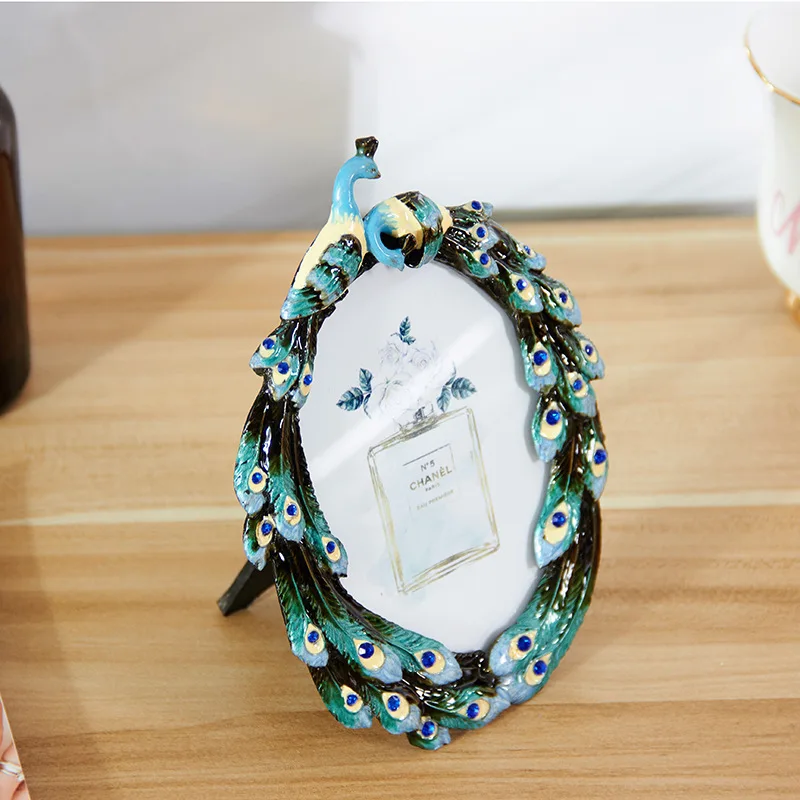 

European-style bucolic hand - made double peacock antique photo frame metal crafts metal photo frame