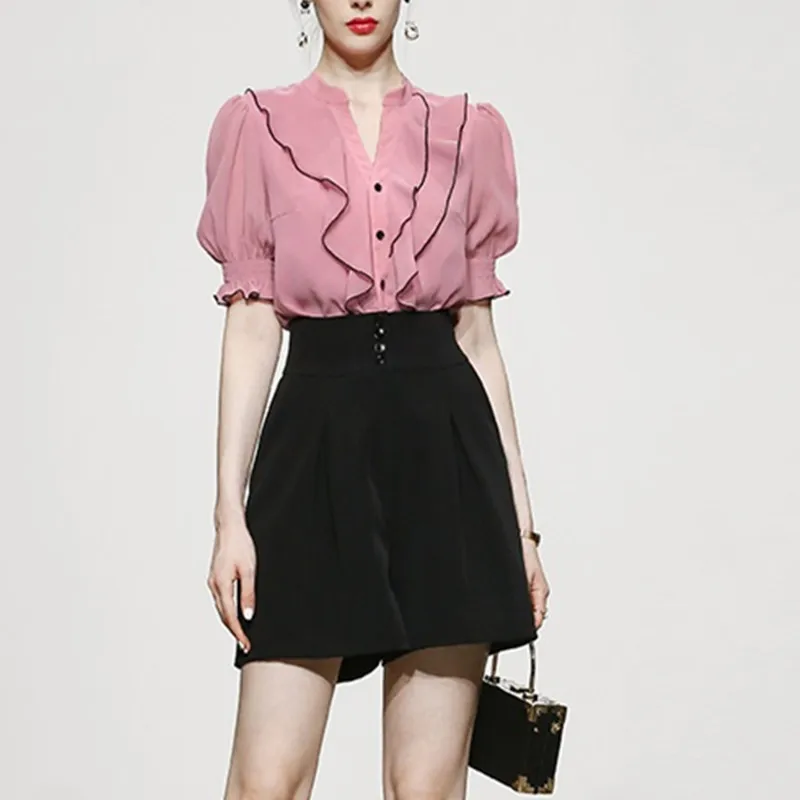 

Женский комплект из двух предметов, элегантный розовый шифоновый топ с оборками и черные шорты в Корейском стиле, лето 2021