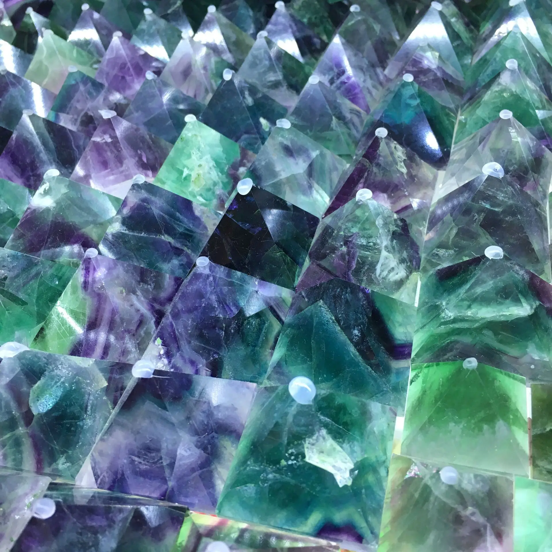 

Natural Crystal Pyramid Fluorite Quartz Healing Stone Chakra Reiki Crystal Point Energy Home Decor Handmade Crafts Of Gem Stone