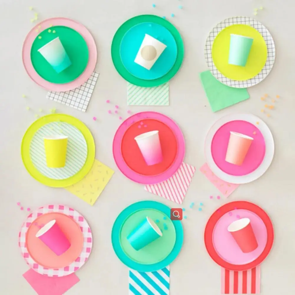 

Multifunctional Round Cold Meal Disposable Tableware Kit for Christmas