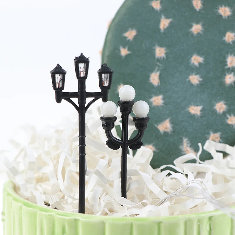 

Mini Architectural Courtyard Street Light Model Black Outdoor Lamp Dollhouse Doll House Life Scene Decoration