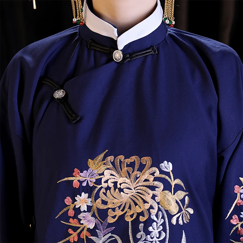 

Chinese ancient Empress Embroidery set Costume play TV same paragraph stage performance cheongsam hanfu cos Manchu princess