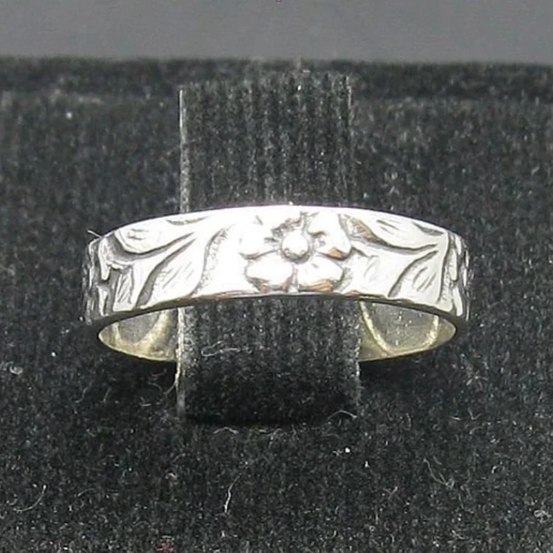 

Fashion Vintage White Silver Color Flower Rings for Women Simple Hand-carved Pattern Wedding Party Finger Rings Jewelry Gift