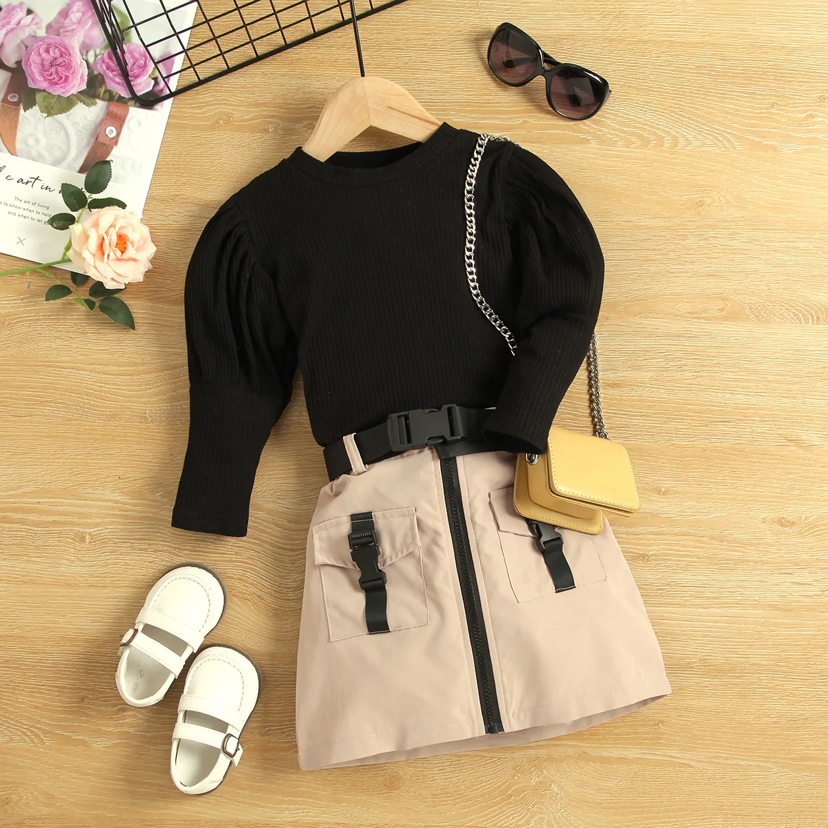 

Детский костюм принцессы, футболка с длинным рукавом и юбка-трапеция, на возраст 6 лет