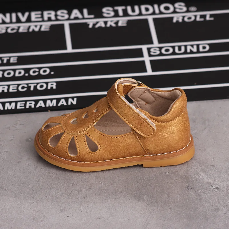 

Girls Summer Hollow Retro Sandals Spring Princess Retro Soft Leather Shoes Microfiber Upper Cow Muscle Sole Baby Half Sandals