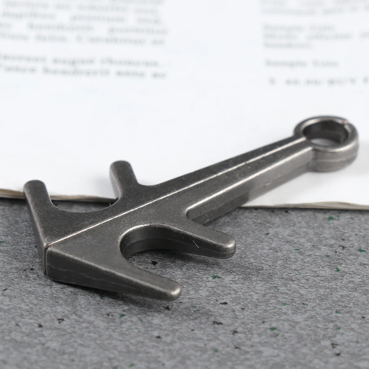 

Vintage Magnetic Anchor Phone Holder Zinc Alloy Lazy Phone Bracket Desktop Phone Tablet Stand (Retro Silver)